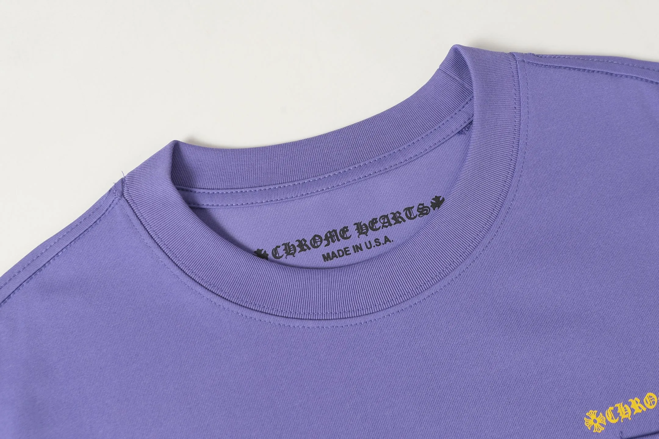 P150 Cross-border model, please do not place an order if you are pursuing quality -Chrome Hearts/Chrome Hearts graffiti printed popular short-sleeved T-shirt -High weight, high density and high quality. The wool is soft, delicate and skin-friendly. It feels soft and silky. It has excellent warmth and skin-friendly properties. -Customized weaving and dyeing, no color difference, no matter the fabric or workmanship details, beat the ordinary version on the market -Colour: Purple -Size: S M L XL
